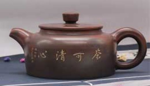 為什么坭興陶茶壺內外顏色不一?